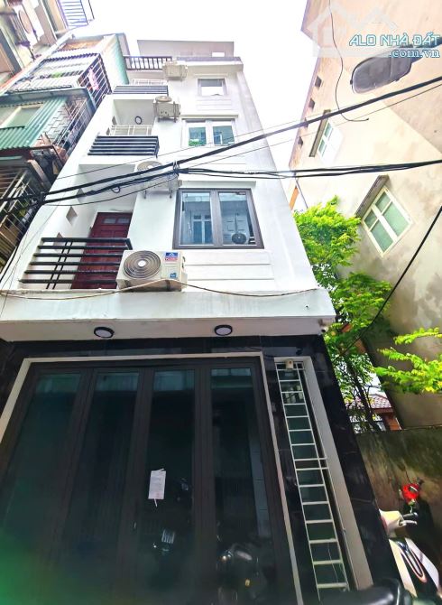 NHÀ HIẾM CẦU GIẤY-GÍA NHỈNH 7 TỶ-TRƯỚC NHÀ Ô TÔ TRÁNH XE MÁY-NGÕ THOÁNG-NHÀ LÔ GÓC-SỔ ĐẸP