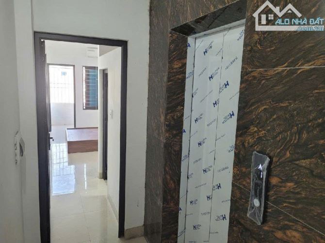 NHÀ THANG MÁY 7 TẦNG, 34M2, MẶT TIỀN 3 GÁC SIÊU NÉT TẠI YÊN XÁ 5.6 TỶ