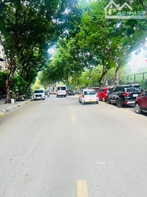 Lô góc mặt phố Vip Vạn Phúc - Ba Đình🌹54m2 - 5T - MT4.9m - 34 Tỷ, 2 mặt tiền-vỉa hè rộng