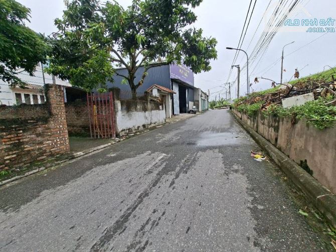 BÁT KHỐI .BÁN ĐẤT LÔ GÓC SIÊU HIẾM . Ô TÔ TRÁNH. 70 M.