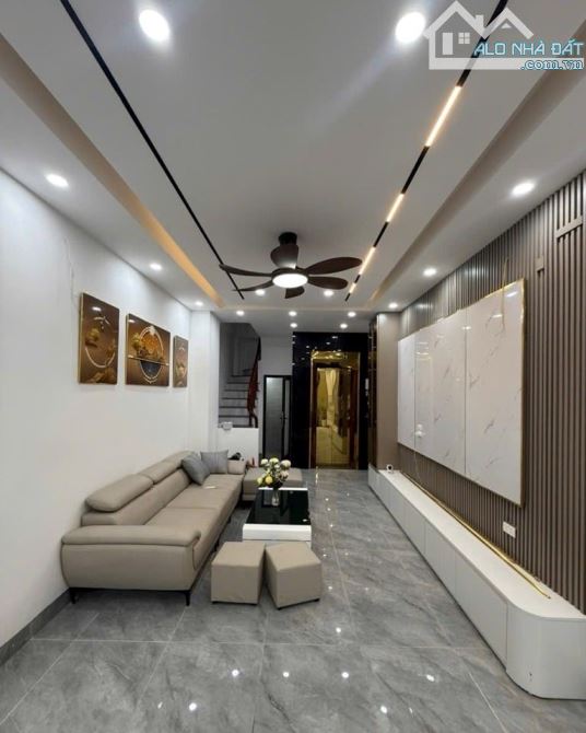 OTO Đỗ Cửa, THANG MÁY Nông Quốc Trấn Vạn Phúc Hà Đông 79m x 5 tầng nhỉnh 16 tỷ