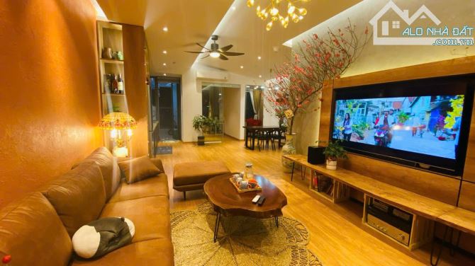 Cần bán căn 3 ngủ CC Stellar Garden-35 Lê Văn Thiêm, DT 93m2, full đồ đẹp, giá 7,8 tỷ