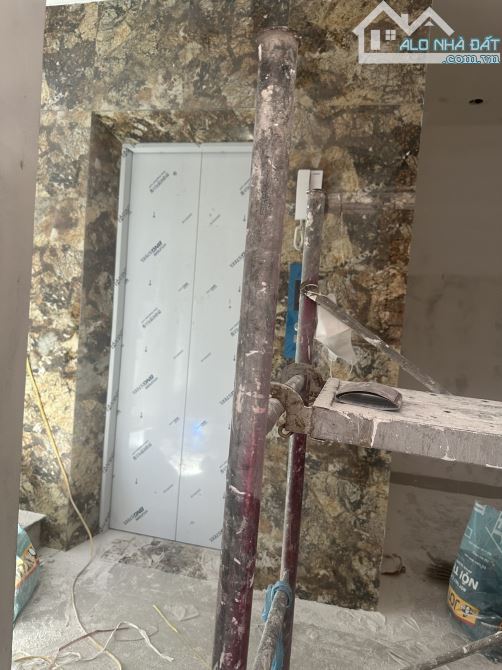 NHÀ XÂY MỚI CẦU GIẤY - THANG MÁY - NGÕ THÔNG – CÁCH 20M RA Ô TÔ_ 6 TẦNG – 38M2-9,5 TỶ.