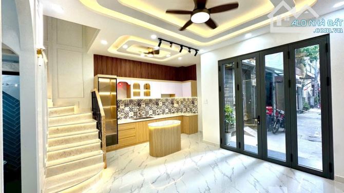 NHÀ MỚI Ở NGAY-XE HƠI NGỦ TRONG NHÀ-CÁCH MT HỒNG BÀNG 50M, SÁT Q.5, CHỈ 6.9 TỶ