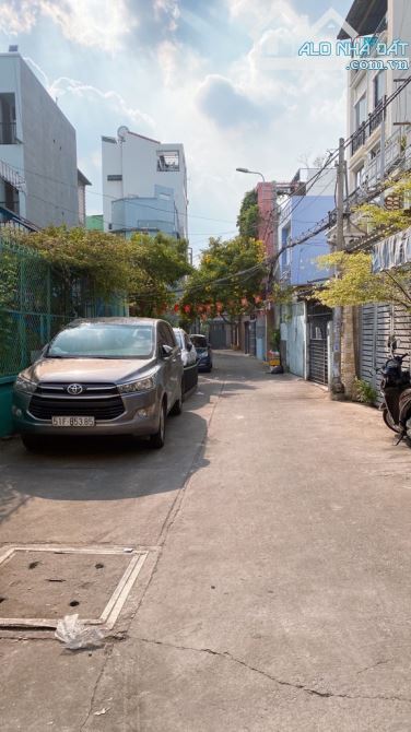 NGAY CHỢ BÀ CHIỂU SÁT Q1 HXH CÁCH 2 CĂN RA MẶT TIỀN NGANG 7.1 NỞ HẬU 85M2