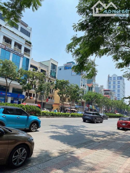 CHUYỂN NHƯỢNG NHANH NHÀ PHỐ NGUYỄN VĂN CỪ GIA THỤY.
