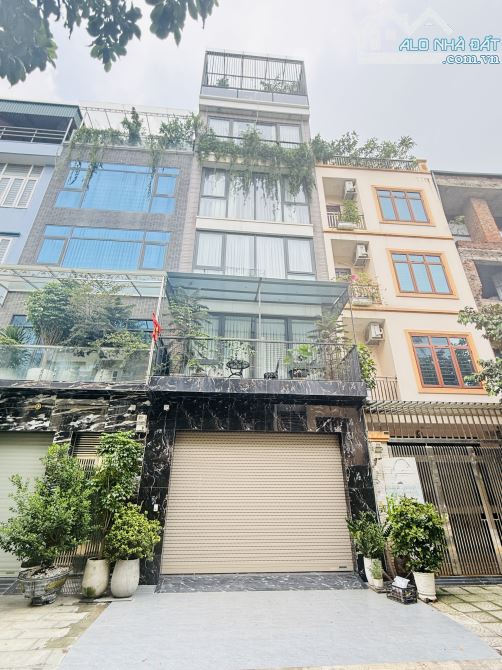 18 tỷ sở hữu ngay nhà khu DT Văn Khê- Hà Đông. 83m2. 5T. 2 thoáng trước sau.