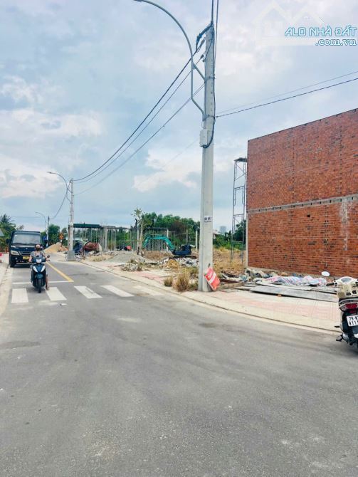 Đất Tái Định Cư Ngọc Hiệp ( thuộc Phường Tây Nha Trang)
DT:92,2m2 ngang 4,5m ( Đất ở đô