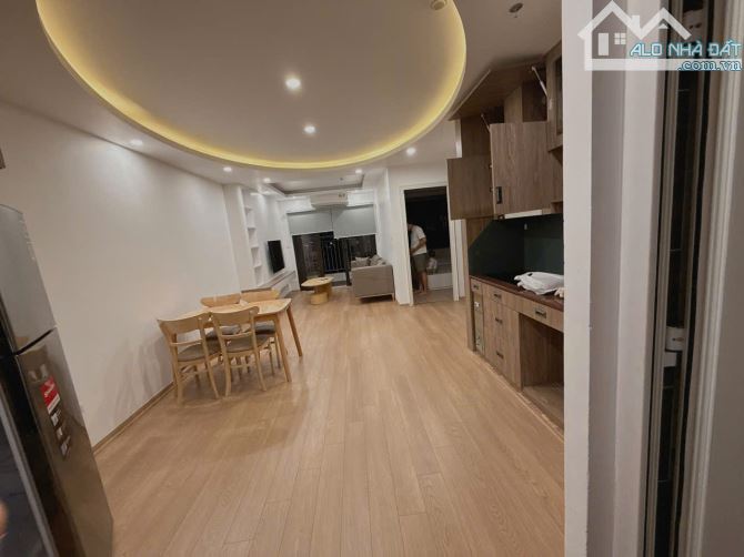 Cho thuê căn hộ Liễu Giai Tower 26 Liễu Giai 75m2, gồm 2PN  view Hồ Tây full đồ. Giá 18tr