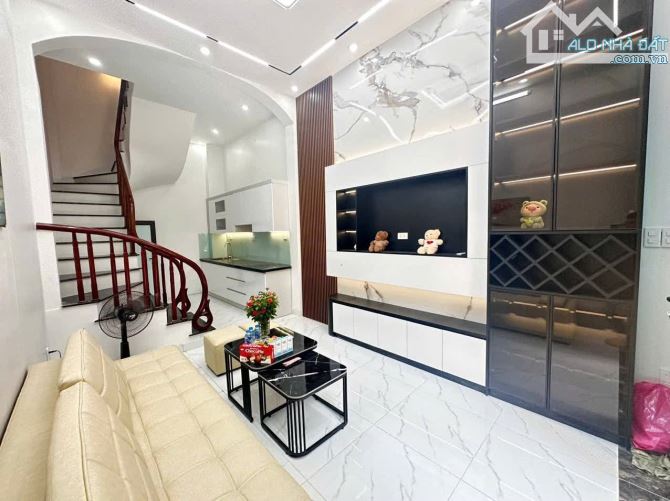 HOÀNG HOA THÁM – 25/28M² – 4 TẦNG – MT 3.4M – 6.48 TỶ
