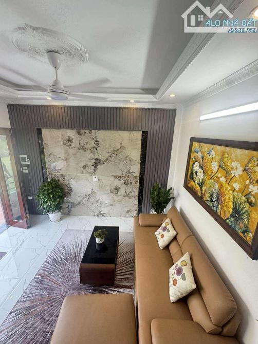 Bán Nhà 5 tầng Ngọc Trì -Thạch Bàn Mới Tinh- Ngõ Nông -20m Ra Đường OTO Tránh- fun Nội Thấ