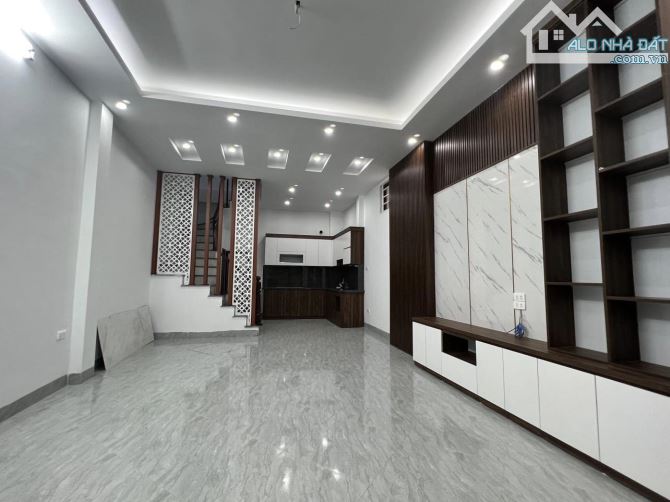 BÁN NHÀ MỚI LÔ GÓC, MẶT TIỀN RỘNG, 5 TẦNG x 38M2, PHỐ GỐC ĐỀ - HOÀNG MAI.