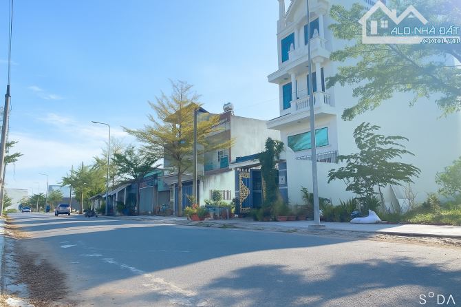 Đầu tư đất liền kề KCN Lê Minh Xuân 3 - Thổ cư full sổ- đơn giá chỉ từ 15triệu/m2