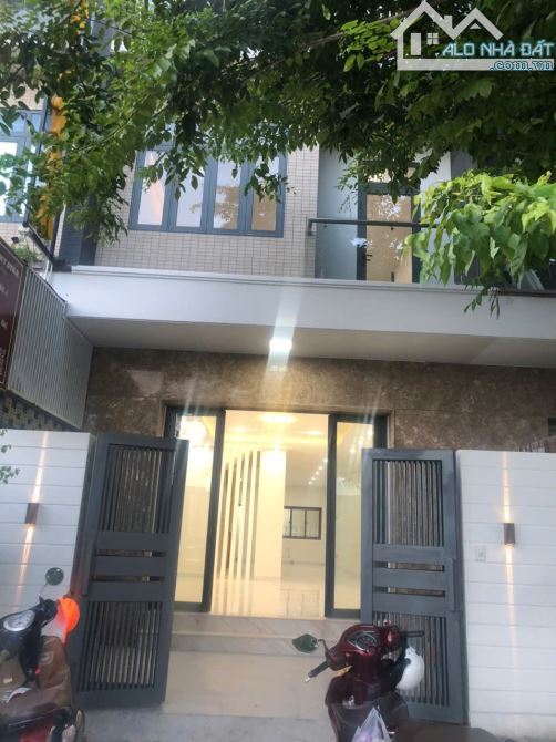 Cho thuê nhà khu dân cư bửu long 3   + hiện trạng nhà: 1 trệt 2 lầu, có sẵn 5 máy lạnh  +