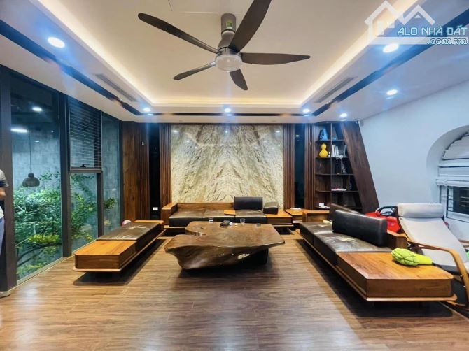 Cần bán biệt thự Mỹ Đình 2, lô góc, view Công viên 196m2, 5 Tầng Thang máy 58 tỷ