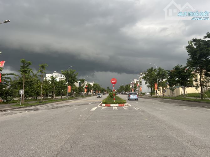Bán đất trục chính Nguyên Khê ( Phúc Thịnh)