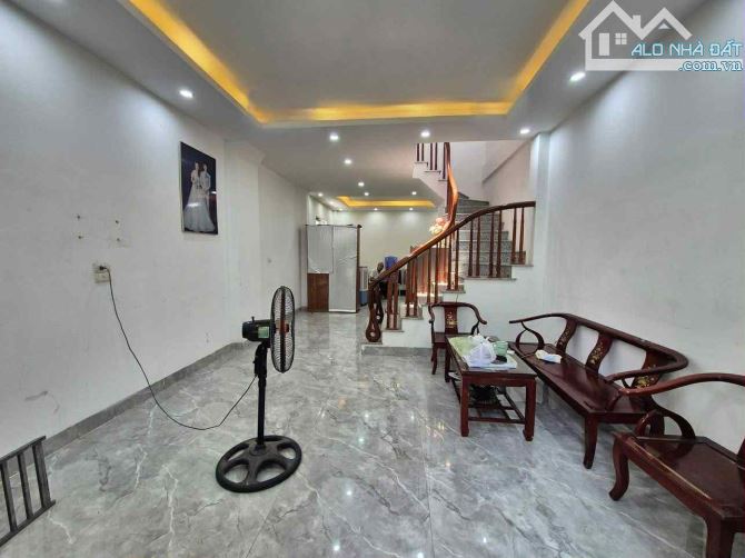 Chính chủ gửi bán Căn nhà Lệnh Cư - DT:33m2 - 4N - Dân xây chắc chắn - Ở Ngay.