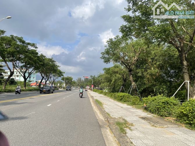 Cần bán MT đường Võ Nguyên Giáp. View biển.