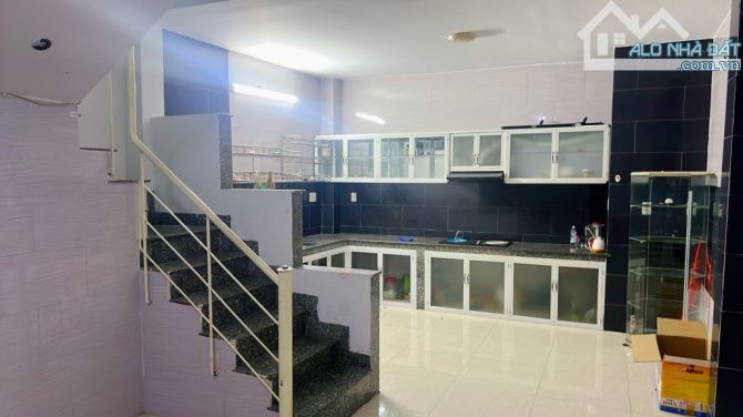 🎉🎉🎉Nhà 3 tầng, cách đường chính chỉ 70m; giá cực rẻ cho ngôi nhà trung tâm Hải Châu;