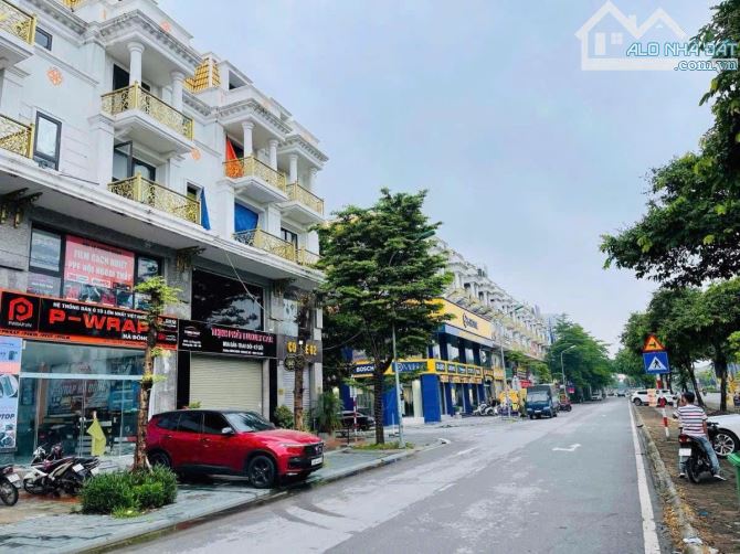 * ĐẲNG CẤP NHẤT LACASTA- VĂN PHÚ - HAI MẶT ĐƯỜNG TRƯỚC SAU - MẶT TIỀN KHỦNG- VỈA HÈ RỘNG