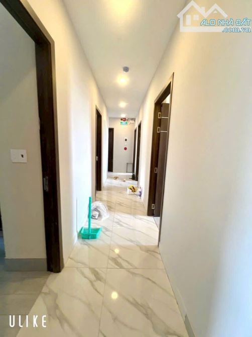 Bán nhà CHDV 4 tầng, 90tr/tháng, Full nội thất, gần BigC Go Dĩ An, Đông Hoà chỉ 19tỷ