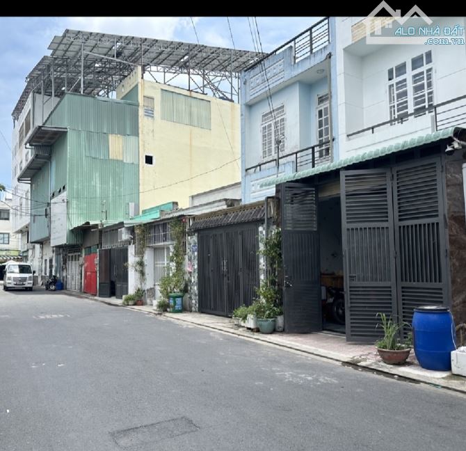 Hẻm nhựa tải tránh thông, Lâm Thị Hố Q12. DT 4*18m. Phù hợp kinh doanh, mở văn phòng...
