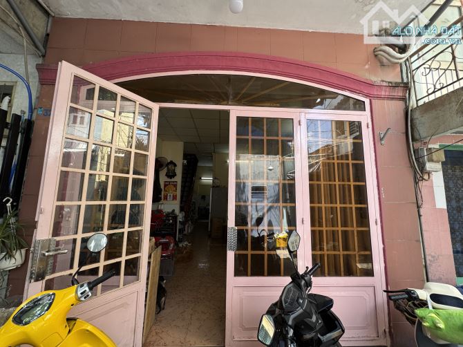 Chính chủ bán gấp nhà Đoàn Văn Bơ, Quận 4