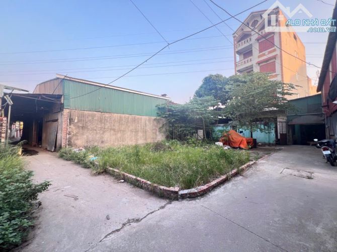 Lô góc 2 mặt tiền đường ô tô vào tận đất tại khu phố HƯơng mạc , sầm uất nhất xã