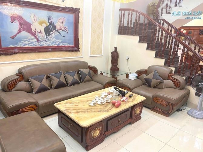 NGÔ GIA TỰ  NHÀ 70 M - MT 5,2M NGÕ THÔNG OTO QH ỔN ĐỊNH GIÁ 15,6ty