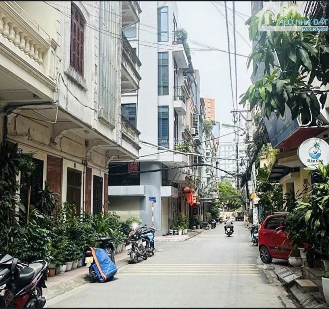 Bán nhà Phố Trần Cung 50m2, 2 thoáng, ô tô tránh, vỉa hè, kinh doanh, dân trí cao 15.9 Tỷ