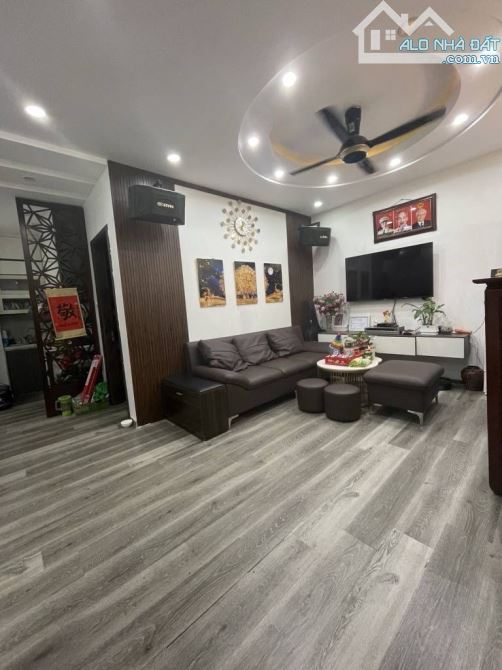Bán nhà Trần Cung, 38m- 5 tầng, MT 4m, sát ô tô, nở hậu, an sinh đỉnh, tiện ích đầy đủ