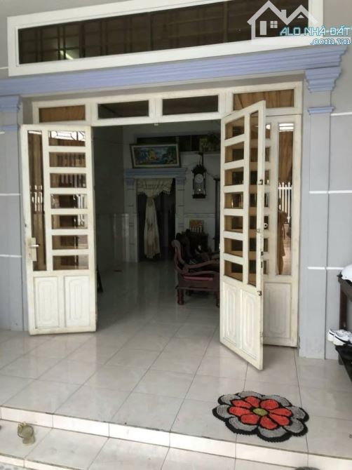 Cần tiền bán gấp căn nhà Đ.Lê Thị Hà, hóc môn 106m2 SHR 2PN. Giá 845 Triệu