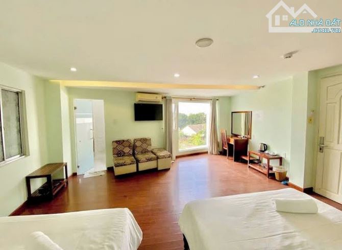 Bán khách sạn hẻm 98 Trần Phú - hẻm thông góc 2 mặt tiền, mới đẹp
