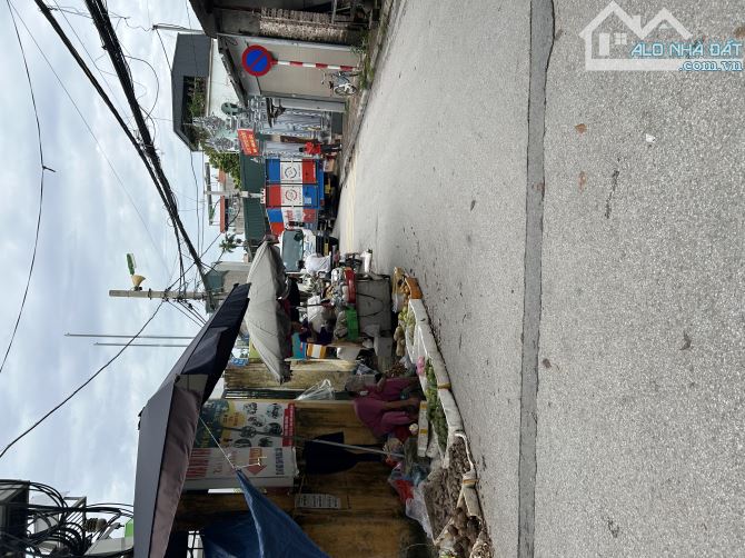 Ô TÔ TRÁNH TT VIỆT HƯNG NGÕ THÔNG CÁCH NHÀ  10 m