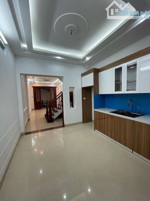 BÁN NHÀ CẦU GIẤY - 50m RA Ô TÔ TRÁNH - LÔ GÓC - 45/50m2 - 5 TẦNG - 11.5 TỶ