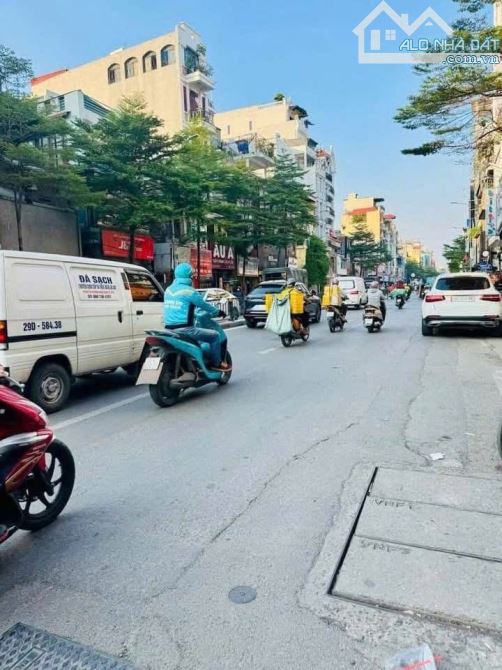 Cần bán nhà TÔN ĐỨC THẮNG 5T DT 27M 90M ra phố bán nhỉnh 6 tỷ