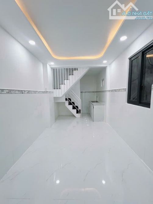 Nhà bán đường Đoàn Văn Bơ Quận 4 mới đẹp, chỉ kéo vali vào ở, giá cực rẻ