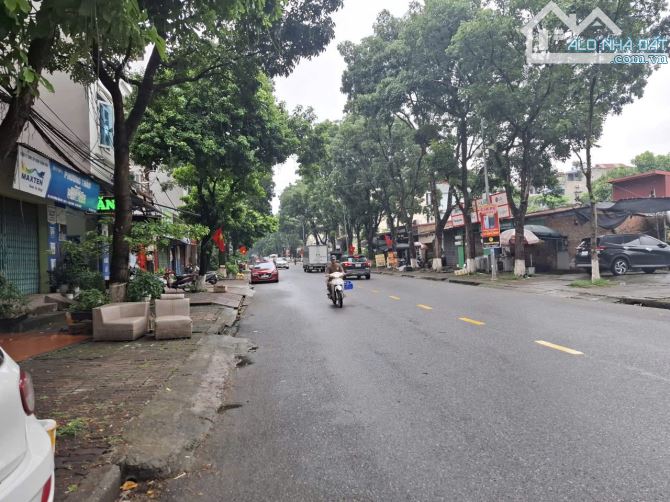 Bán Nhà 3 tầng trục chính Đấu Mã gần chợ Đại Phúc kinh doanh buôn bán đẹp. ♦️DT 95m2.
