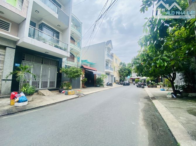 Dương Quảng Hàm - Gò Vấp - 94m2 - CHDV 20PN - 6 Tầng - Hẻm Xe Tải 10m  - Hoàn công - SHR