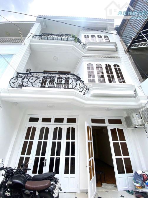 Biệt thự Phú Nhuận 220 Nguyễn Trọng Tuyển 6x20 trệt 2 lầu giá thuê 50 triệu