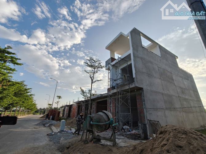 Bán nhà thô 3 tầng mới có thể thiết kế tuỳ ý tại xã Thành Hải Phan Rang giá chỉ 2 tỷ/ 200m