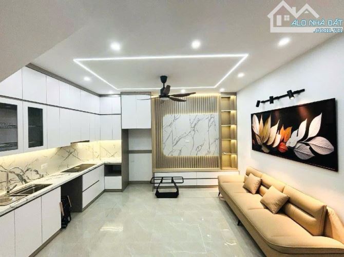 BÁN NHÀ ĐÊ LA THÀNH ĐỐNG ĐA - NHÀ ĐẸP Ở LUÔN – DIỆN TÍCH 35M 4 TẦNG GIÁ 6,85 TỶ.