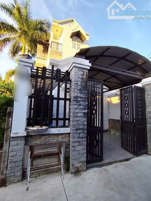 BÁN NHÀ 3 TẦNG ĐÚC 108M2 ( 6M X 18M) - HẺM 5M - 4.2 TỶ - TÂN HIỆP HÓC MÔN.
