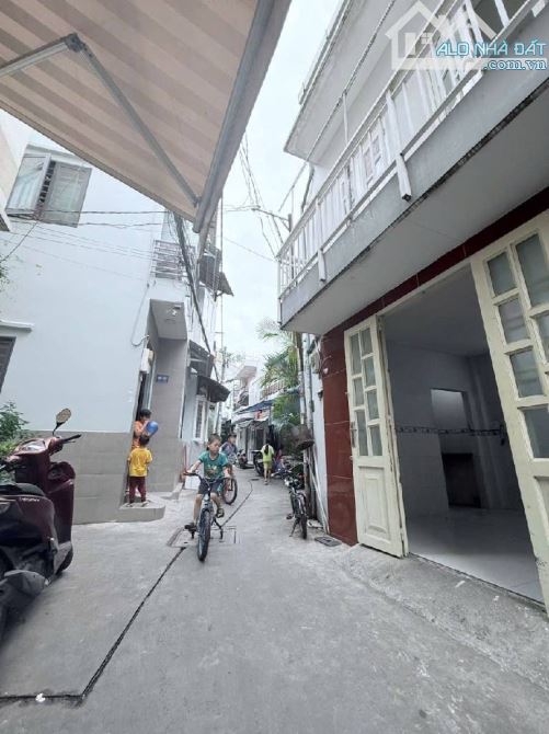 Bán nhà 3 tầng Tân Kỳ Tân Quý, Tân Phú, hẻm thông 4m, nhỉnh 2 tỷ