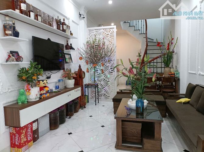 CẦN BÁN GẤP NHÀ THƯỢNG THANH, LONG BIÊN, 30m2, 5 TẦNG, MT3,4m, NHỈNH 5 TỶ.