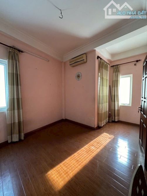 Bán nhà Chùa Láng, ngõ rộng 3m, ô tô đỗ gần, 5 tầng đẹp ở ngay, 40m2, giá 7.8 tỷ