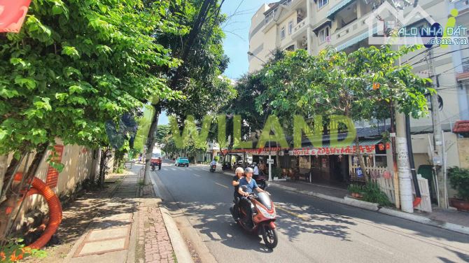 BÁN NHÀ 3 TẦNG MỚI MẶT TIỀN ĐƯỜNG PHAN CHU TRINH GẦN BIỂN GIÁ 15.5 TỶ