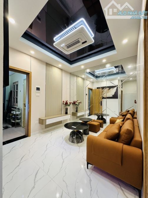 BÁN NHÀ TẬP THỂ , NGUYỄN KHÁNH TOÀN , 65m2 , 3 ngủ , sổ đỏ chính chủ