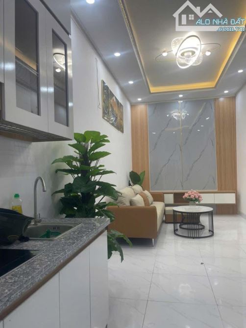 5 TẦNG ĐỦ CÔNG NĂNG - BA BƯỚC CHÂN RA HỒ VĂN CHƯƠNG - LÔ GÓC CỰC THOÁNG SÁNG