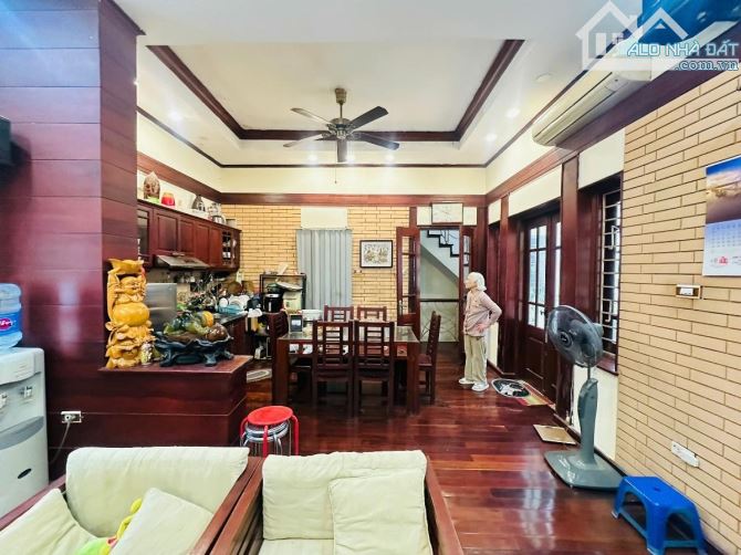 Bán nhà Nguyễn Trãi căn góc 2 mặt tiền ngõ nông gần phố giá đầu tư tương lai ra mặt phố DT